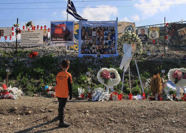 Πυρ ομαδόν κατά της κυβέρνησης για το έγκλημα των Τεμπών-Την Τρίτη η κατάθεση πρότασης μομφής