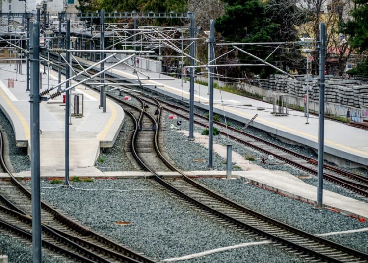 «Σήμα κινδύνου» από τους εργαζόμενους στα τρένα: Ένα χρόνο μετά τα Τέμπη ακόμη πιο δραματική η κατάσταση