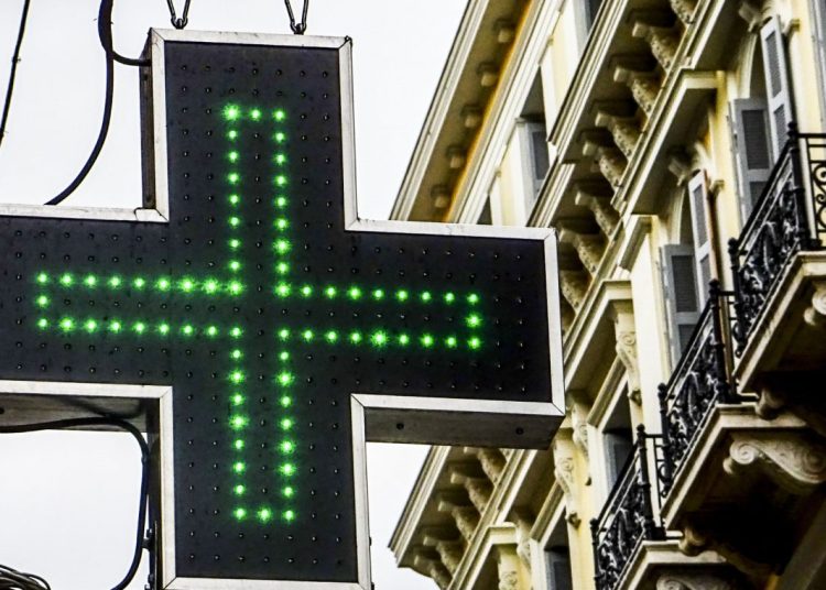 Υγεία επί πληρωμή-«Χαράτσι» 1 ευρώ για κάθε συνταγή στο φαρμακείο και στα παραπεμπτικά & 3 ευρώ για απεικονιστικές εξετάσεις