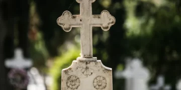 Μεγάλη ανησυχία στα νεκροταφεία – Γιατί δε «λιώνουν» οι νεκροί από κορονοϊό;