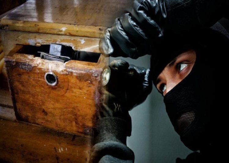 Γαστούνη: Τρεις φορές μπήκε και έκλεψε εκκλησία