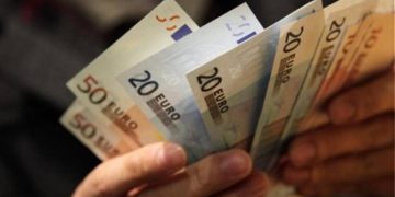 Αύξηση κατώτατου μισθού 50 ευρώ-Στα 830 από 1 Απριλίου