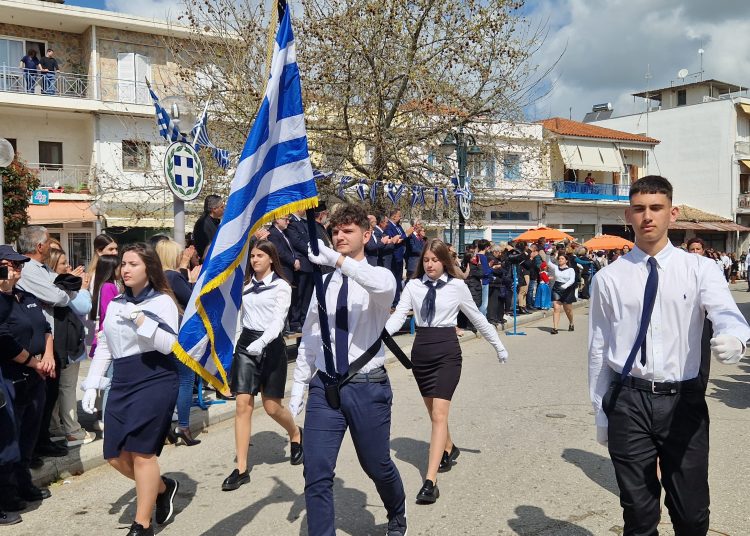 Μεγαλειώδεις παρελάσεις σε Γαστούνη, Βαρθολομιό και Τραγανό
