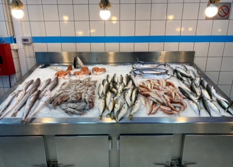 Πόσο κοστίζει φέτος ο μπακαλιάρος – Οι τιμές σε όλα τα είδη