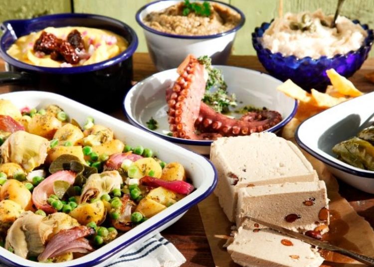 Καθαρά Δευτέρα στο σπίτι. Τι να ετοιμάσουμε για το τραπέζι;