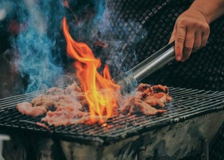 Τσικνοπέμπτη: Ανέβηκαν οι τιμές-Πόσο κοστίζει φέτος το έθιμο