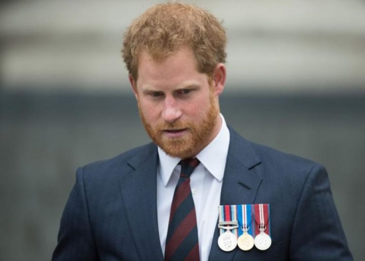 Πρίγκιπας Χάρι– Στρίπερ απειλεί να δείξει ολόγυμνες φωτογραφίες του