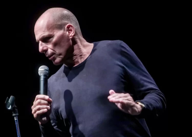 Η Γερμανία απαγόρευσε στον Γιάνη Βαρουφάκη την είσοδο και κάθε πολιτική δραστηριότητα στη χώρα