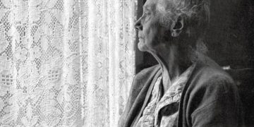 Στα αζήτητα… Μαζεύουμε μια ολόκληρη ζωή ένα σωρό άψυχα πράγματα, που στο τέλος, θα τα εγκαταλείψουμε.