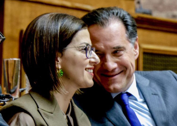 Διαλύεται η Υγεία: Καρκινοπαθείς στο περίμενε, χειρουργεία επί πληρωμή