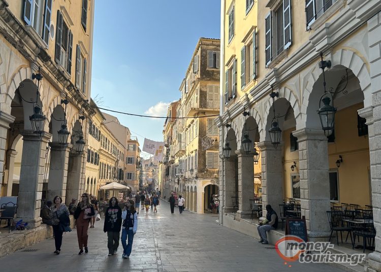Αυξημένη από πέρυσι η ταξιδιωτική κίνηση του Πάσχα | Πού θα ταξιδέψουν φέτος οι Έλληνες