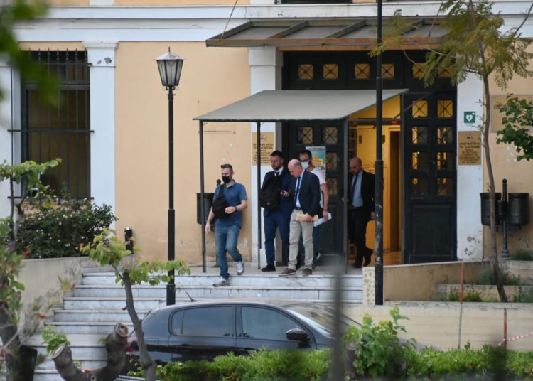 ΞΥΛΟ ΣΤΗ BOYΛΗ: Ποινική δίωξη σε βαθμό κακουργήματος στον Κωνσταντίνο Φλώρο για την επίθεση στον Γραμμένο