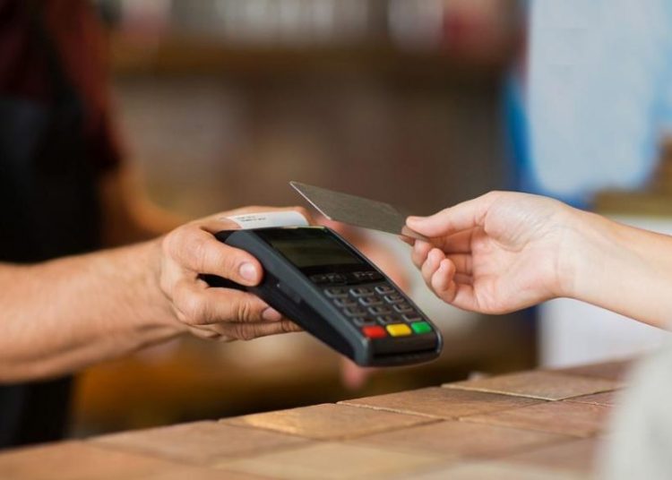 Χατζηδάκης: “Δεν δίνεται άλλη παράταση για τη διασύνδεση των POS με τις ταμειακές μηχανές”