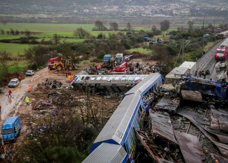 Τέμπη: Έφοδος στα γραφεία του ΟΣΕ – Έρευνα και για το μπάζωμα