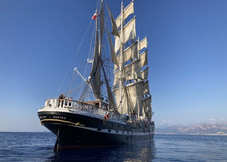 Ολυμπιακή Φλόγα: Για πρώτη φορά μεταφέρεται με πλοίο-Πέρασε τον Ισθμό