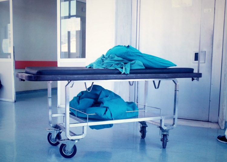 Ιωάννινα: Γιατροί δεν χειρουργούν επί πληρωμή καρκινοπαθή αλλά δωρεάν