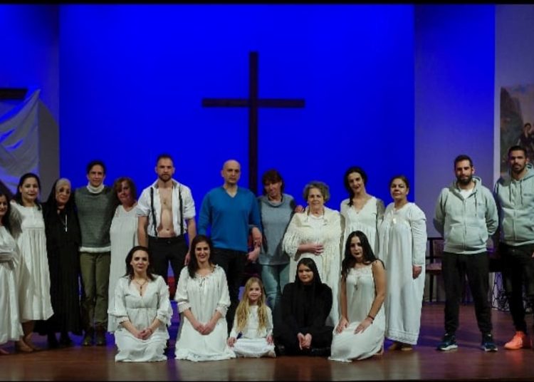 ¨Θεϊκή¨ η παράσταση «Θεϊκά Λόγια» στον Πύργο