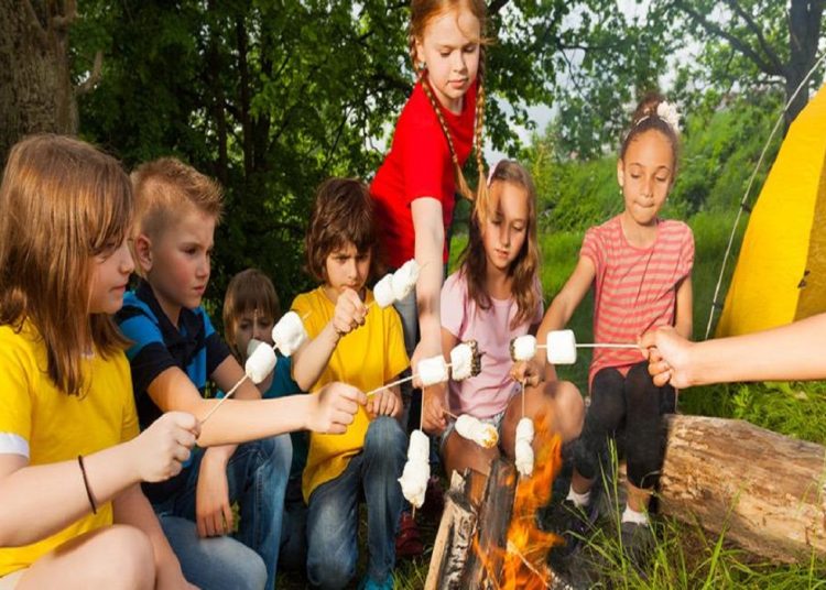 ΔΥΠΑ: Ξεκινούν οι αιτήσεις για voucher παιδικών κατασκηνώσεων