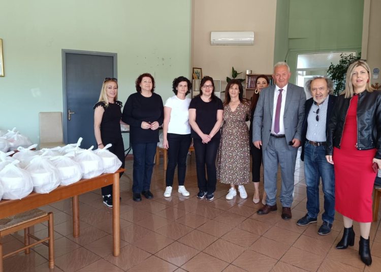 Ο Δήμος Ήλιδας έκανε γεύμα αγάπης για τους συμπολίτες που έχουν ανάγκη