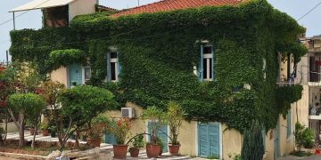 ΠΥΡΓΟΣ: Το “πράσινο σπίτι” του Δημάρχου που αγάπησε την γεωπονία και την πόλη