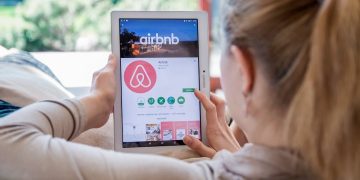 Στα ύψη η ζήτηση για Airbnb φέτος το καλοκαίρι – Δεκάδες προσφέρονται στην Ηλεία