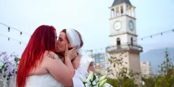 Αλβανία: Εικόνες από τον πρώτο γάμο ομόφυλου ζευγαριού