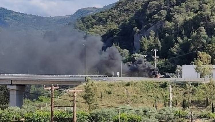 Ουρές χιλιομέτρων στην Πατρών – Κορίνθου λόγω φωτιάς σε αυτοκίνητο