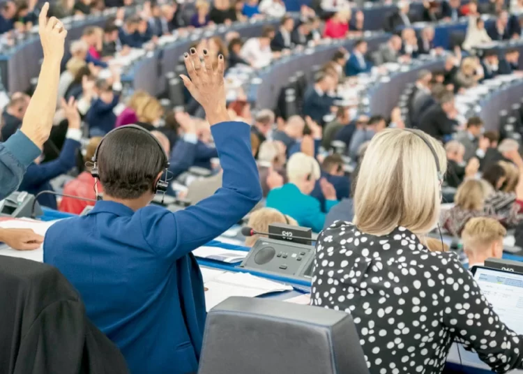 Έκθεση Διεθνούς Διαφάνειας: Μισθοί, προνόμια, παροχές και τα έξτρα των ευρωβουλευτών