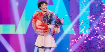 Eurovision: Μεγάλη νικήτρια η Ελβετία – Το non-binary Nemo, το σπασμένο τρόπαιο και η αποθέωση στο Twitter