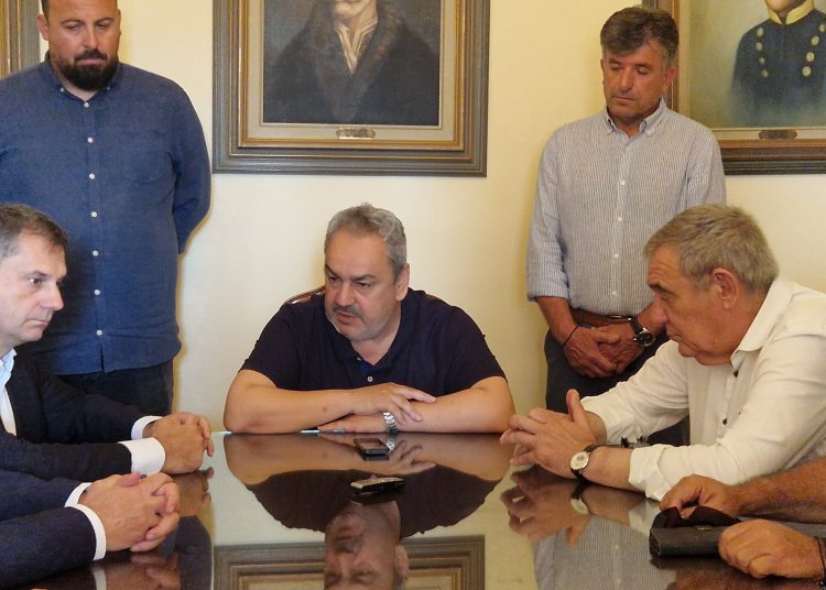 Συνάντηση Θεοχάρη με Καστρινό-Συζητήθηκαν οικονομικά και ψηφιακός μετασχηματισμός