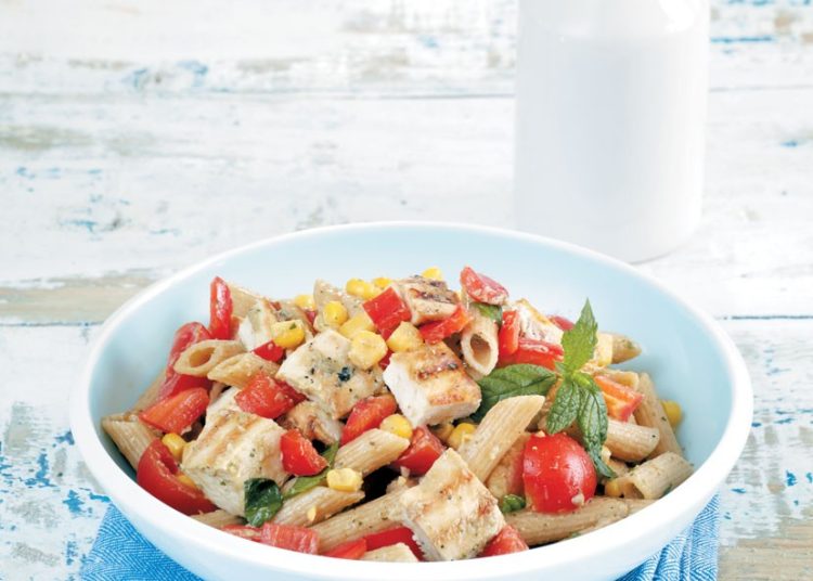 Light και θρεπτικές σαλάτες με τόνο ή κοτόπουλο