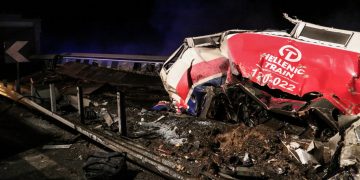 Τέμπη: Αποκαλυπτικές εικόνες από το «μπάζωμα» λίγες ώρες μετά τη σύγκρουση