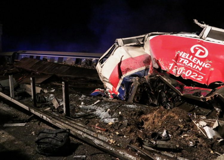 Τέμπη: Αποκαλυπτικές εικόνες από το «μπάζωμα» λίγες ώρες μετά τη σύγκρουση