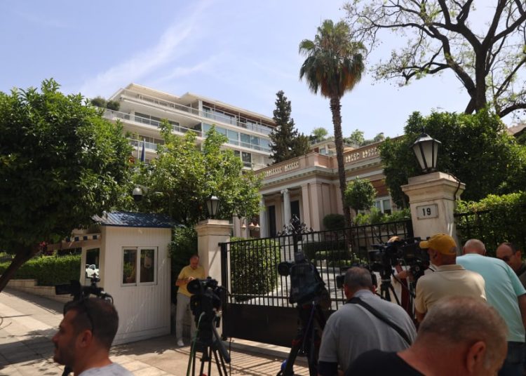 Ανασχηματισμός: Παράταση στην αγωνία για τις ανακοινώσεις – Ποιοί γίνονται υπουργοί