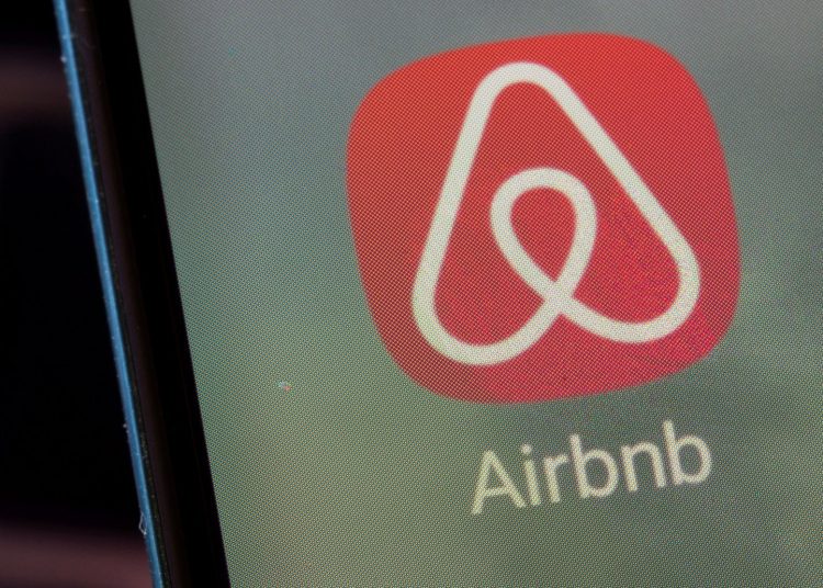 Airbnb: Στα ύψη η ζήτηση στην Ελλάδα το καλοκαίρι