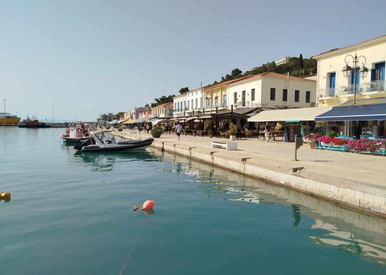 Κατάκολο: Ατύχημα με τουρίστες-Έπεσαν στη θάλασσα