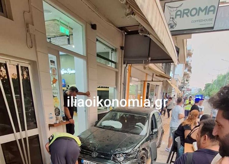 Πύργος: Τρελή πορεία για αμάξι στην Υψηλάντου-Ανέβηκε σε πεζοδρόμιο