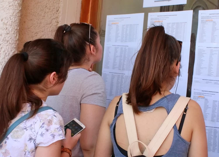 Πανελλαδικές 2024: Οι πρώτες εκτιμήσεις για βαθμολογίες και βάσεις