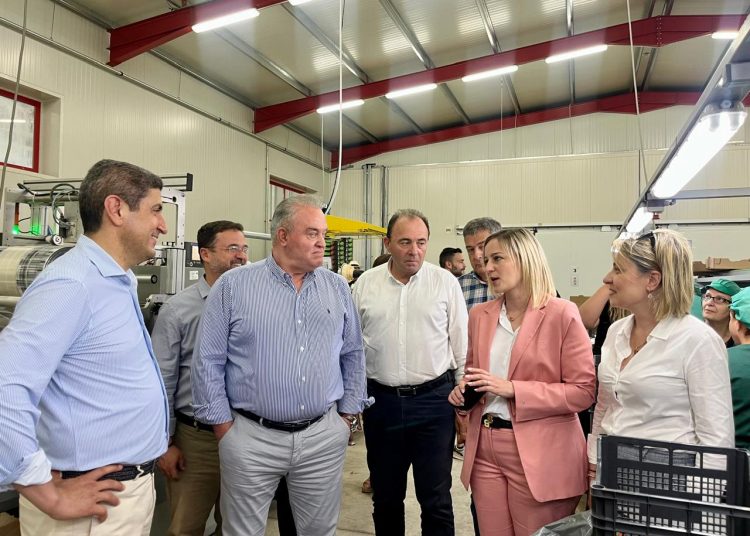 Μανωλάδα: Συναντήθηκε με παραγωγούς & κτηνοτρόφους ο Υπ. Αγροτικής Ανάπτυξης