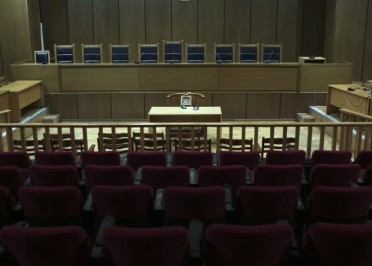 Ποινές φυλάκισης για τρεις δημοσίους υπαλλήλους