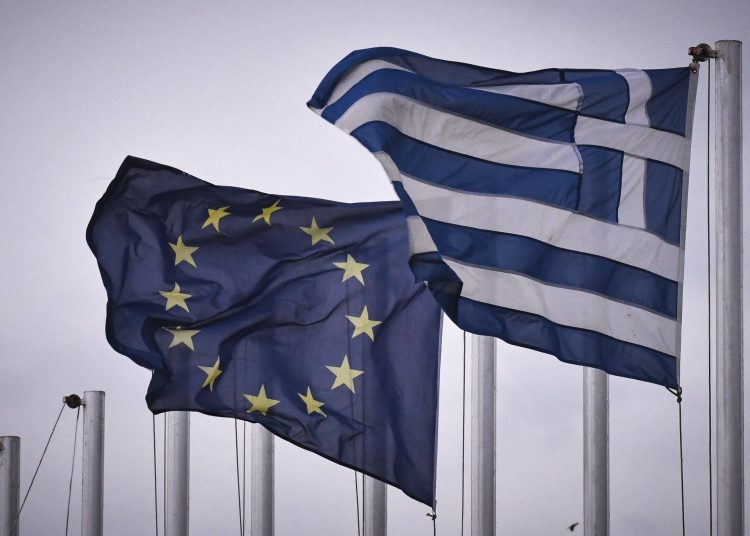 Έρευνα: Δυσαρεστημένοι οι Έλληνες νέοι με την δημοκρατία της χώρας