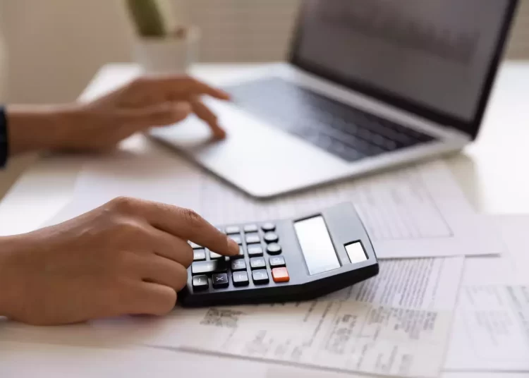 Τέλος επιτηδεύματος: «Παρελθόν» από το 2025 για τους ελεύθερους επαγγελματίες, αλλά όχι για τη βραχυχρόνια μίσθωση