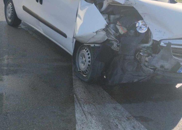 Πατρών-Πύργου: Νέο τροχαίο με βαν και ΙΧ-Τραυματίας ένας επιβαίνοντας