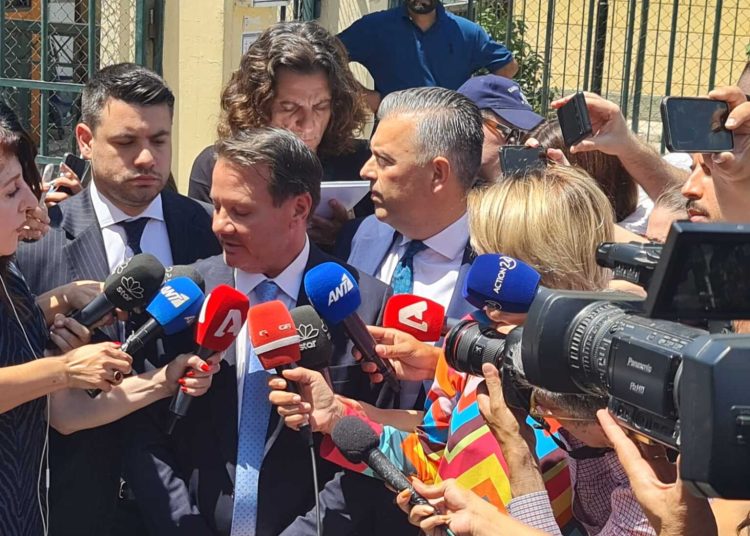 Απόστολος Λύτρας: Ομολόγησε τον ξυλοδαρμό της συζύγου του – Ελεύθερος αφέθηκε ο γνωστός ποινικολόγος