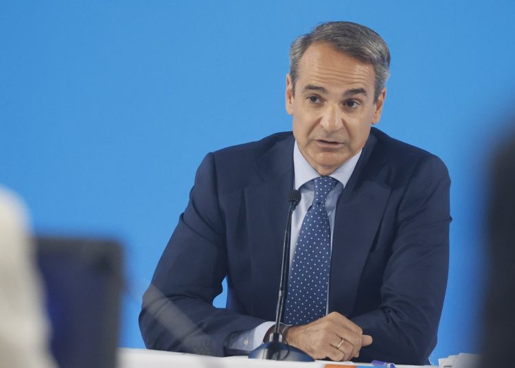 Οι αντιφάσεις του Κυριάκου Μητσοτάκη στα μεγάλα θέματα της χώρας