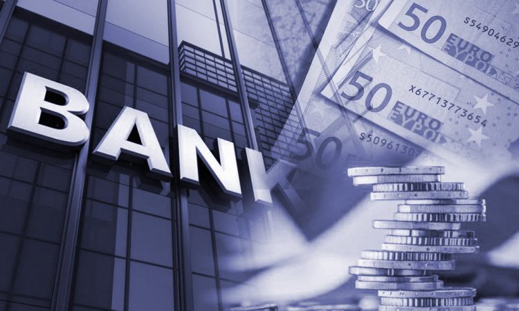 Ελλάδα: Μειώνονται οι καταθέσεις των νοικοκυριών στις τράπεζες