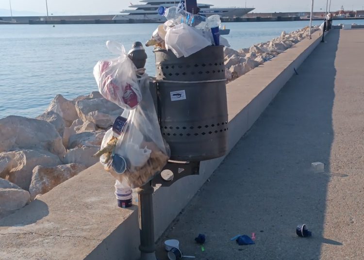 Προς Λιμενικό Ταμείο  Κατακόλου: Έτσι υποδεχόμαστε τους τουρίστες και τους επισκέπτες;;;