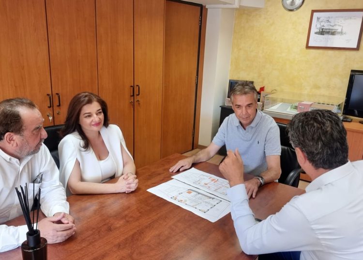 Συνάντηση Αυγερινοπούλου-Λέντζα με Διευθυντή Κτηριακών Υποδομών για σχολικά κτήρια