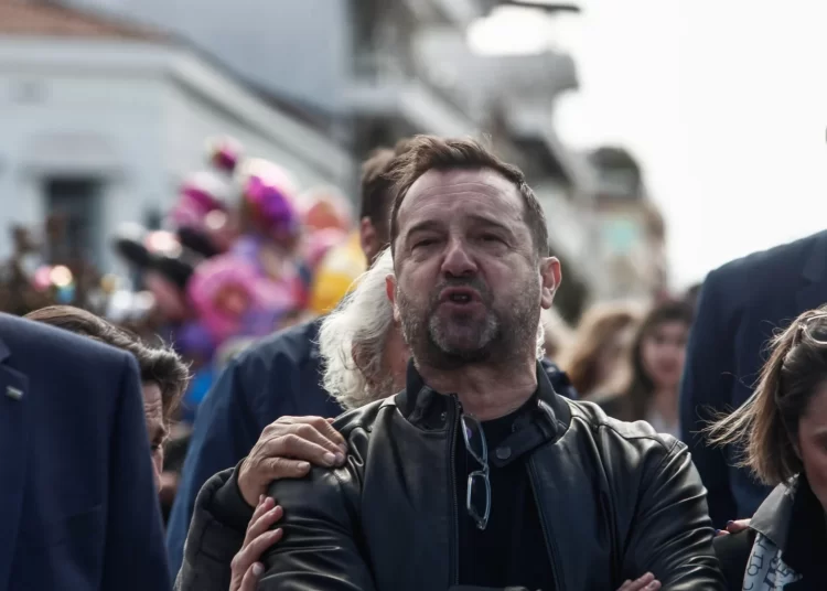 Ξεσπά ο Νίκος Πλακιάς που έχασε τις δίδυμες κόρες του στα Τέμπη: Τα οστά που βρέθηκαν στο Κουλούρι, ανήκαν στα παιδιά μου