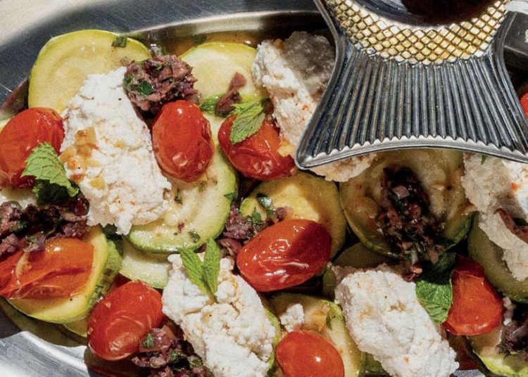 Κολοκυθάκια με μυζήθρα, ντοματίνια και πάστα ελιάς